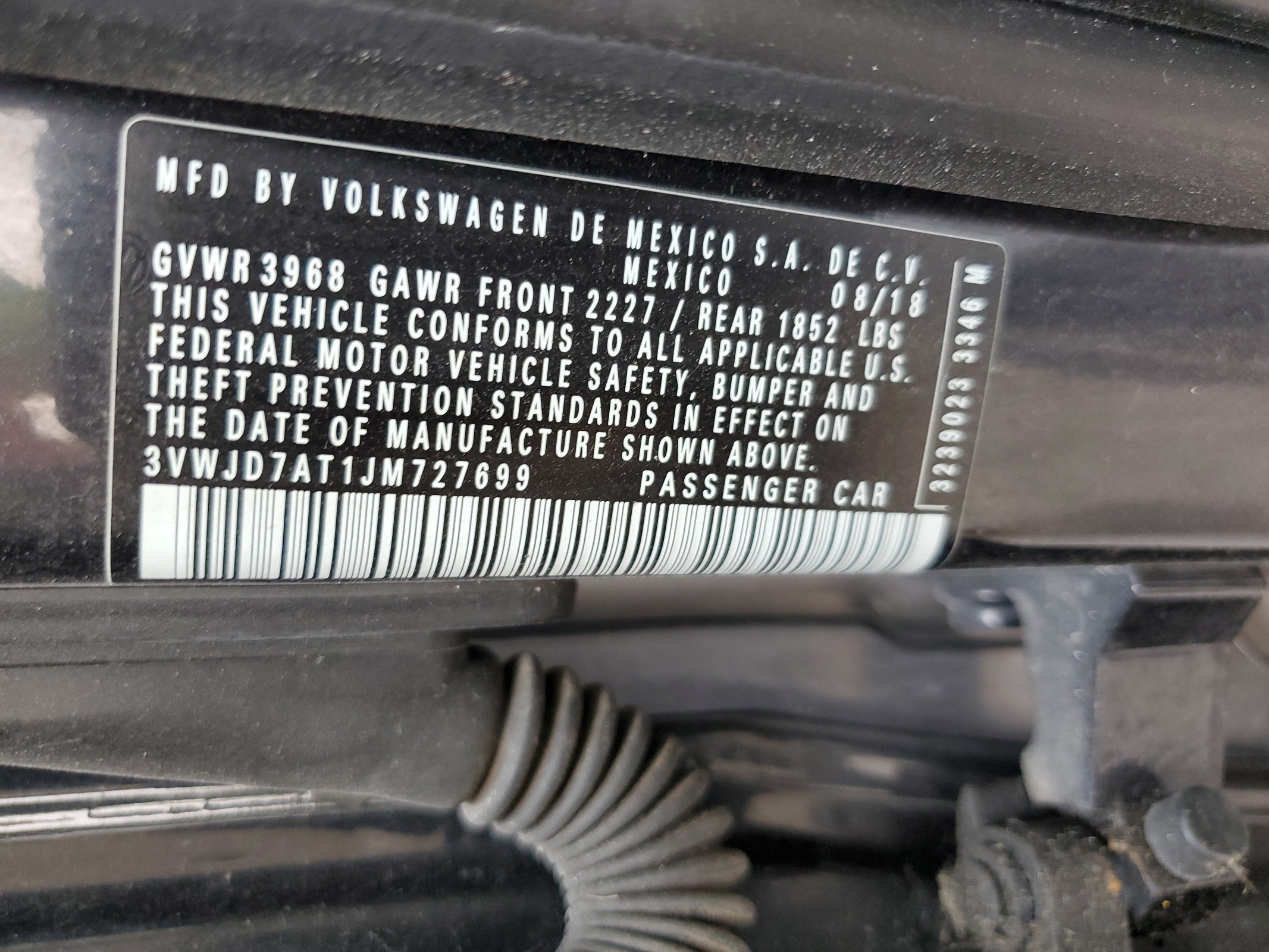 3VWJD7AT1JM727699 2018 Volkswagen Beetle Se