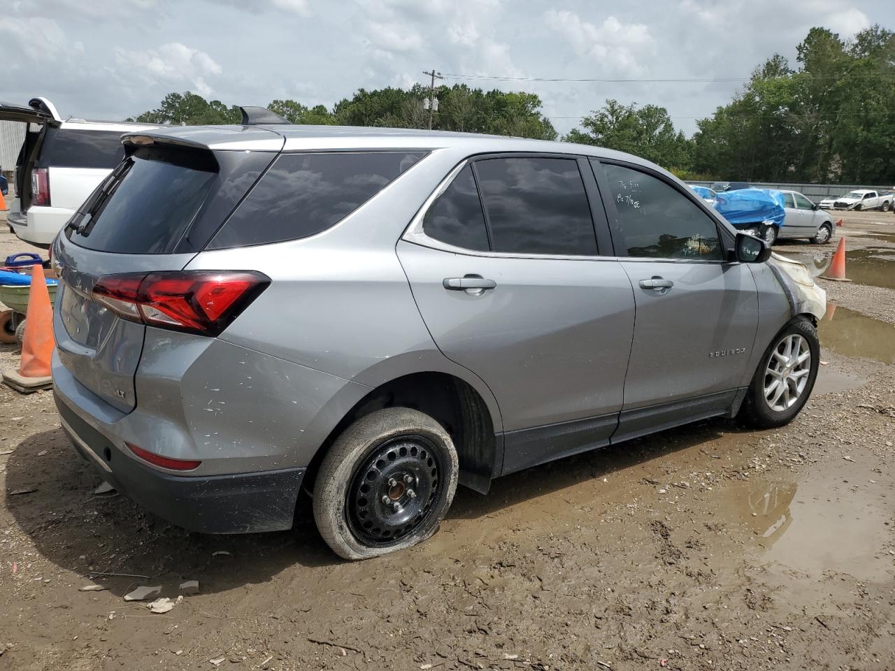 2023 Chevrolet Equinox - Image 3