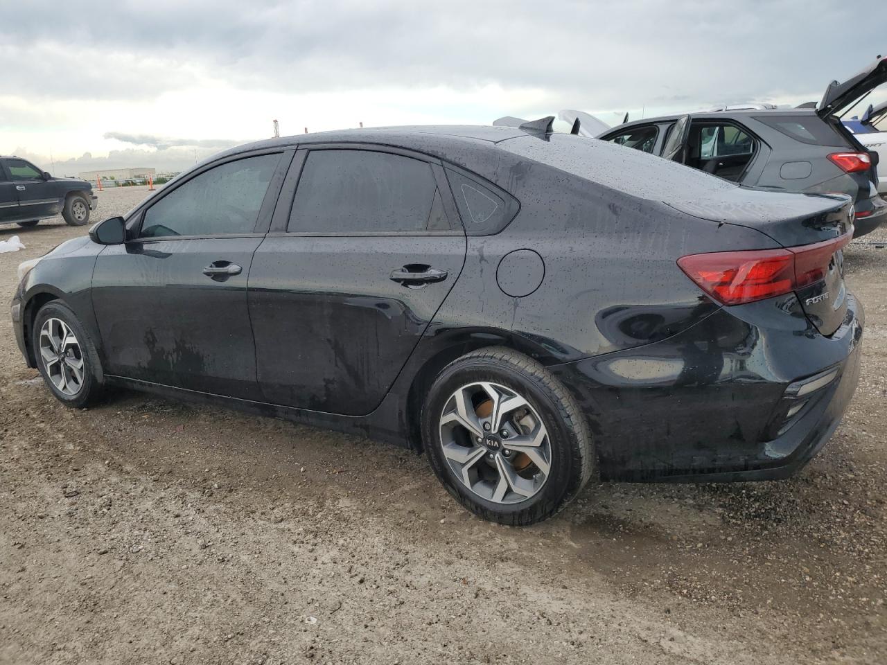 3KPF24AD7ME378018 2021 KIA FORTE - Image 2