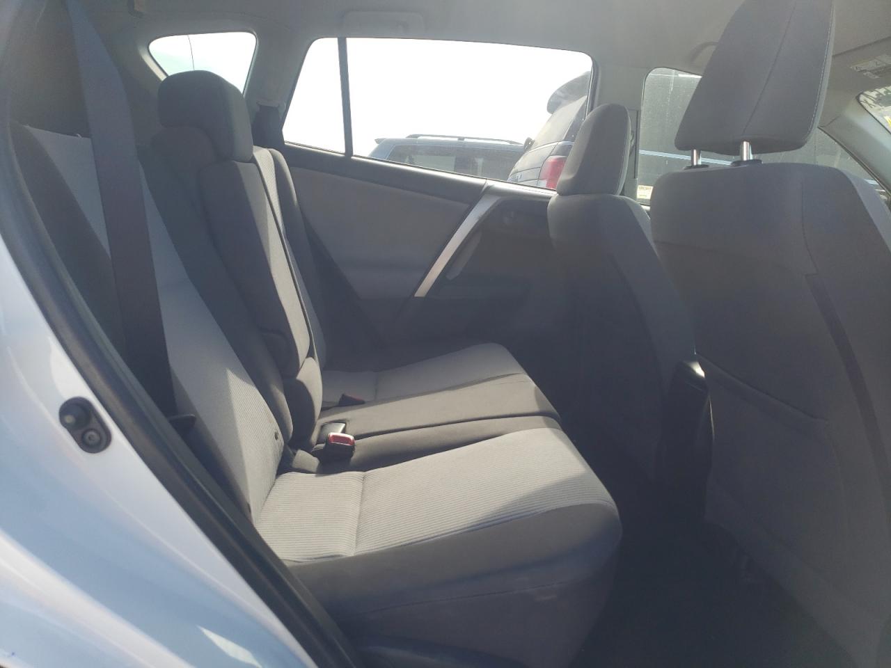 2015 Toyota Rav4 Le VIN: JTMZFREV4FJ058811 Lot: 63886554