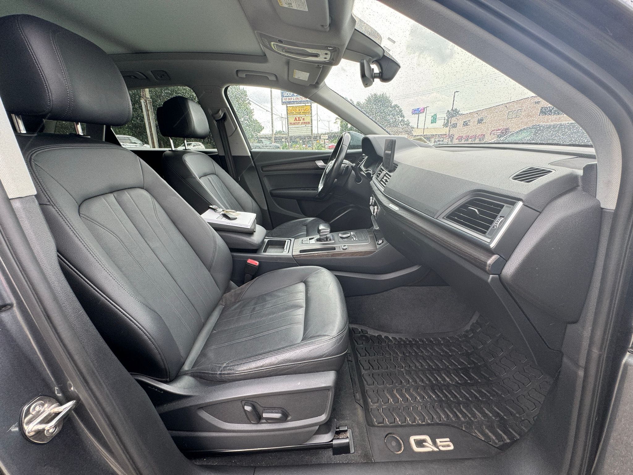 2018 Audi Q5 Premium vin: WA1ANAFY4J2075549