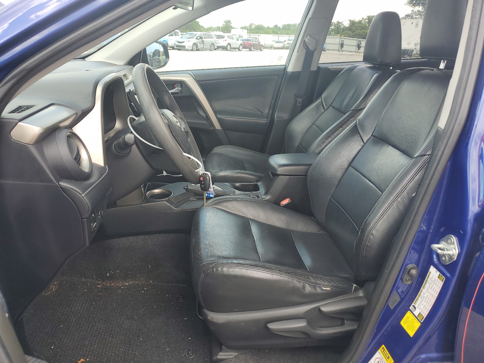 2T3WFREV0FW172826 2015 Toyota Rav4 Xle