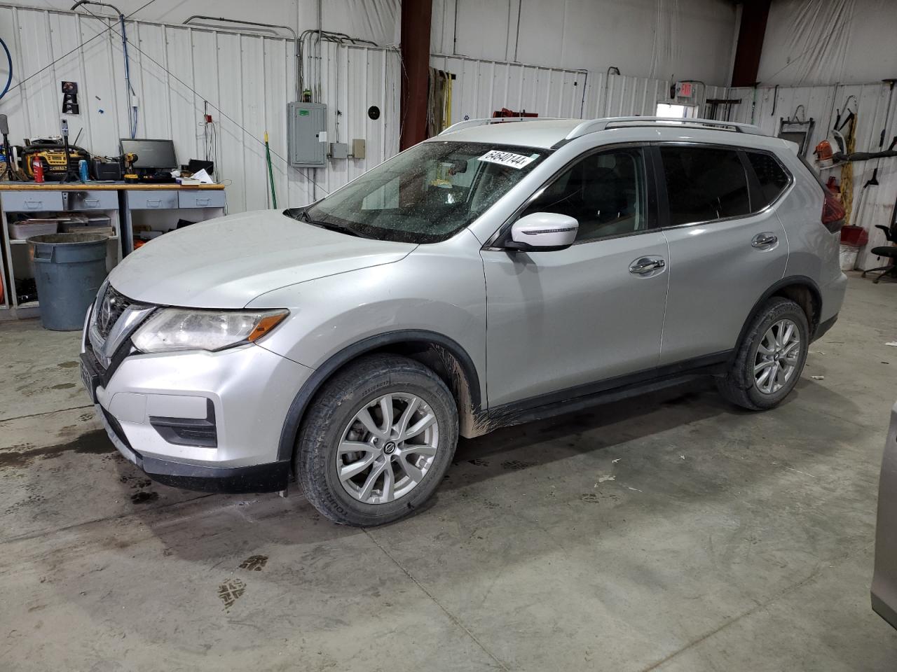 KNMAT2MV5JP548050 2018 NISSAN ROGUE - Image 1