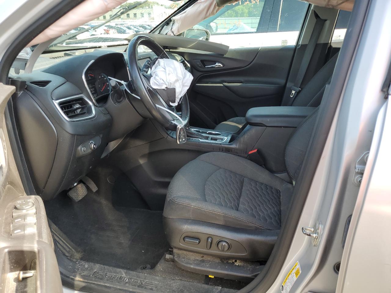 2GNAXJEV0J6240062 2018 Chevrolet Equinox Lt