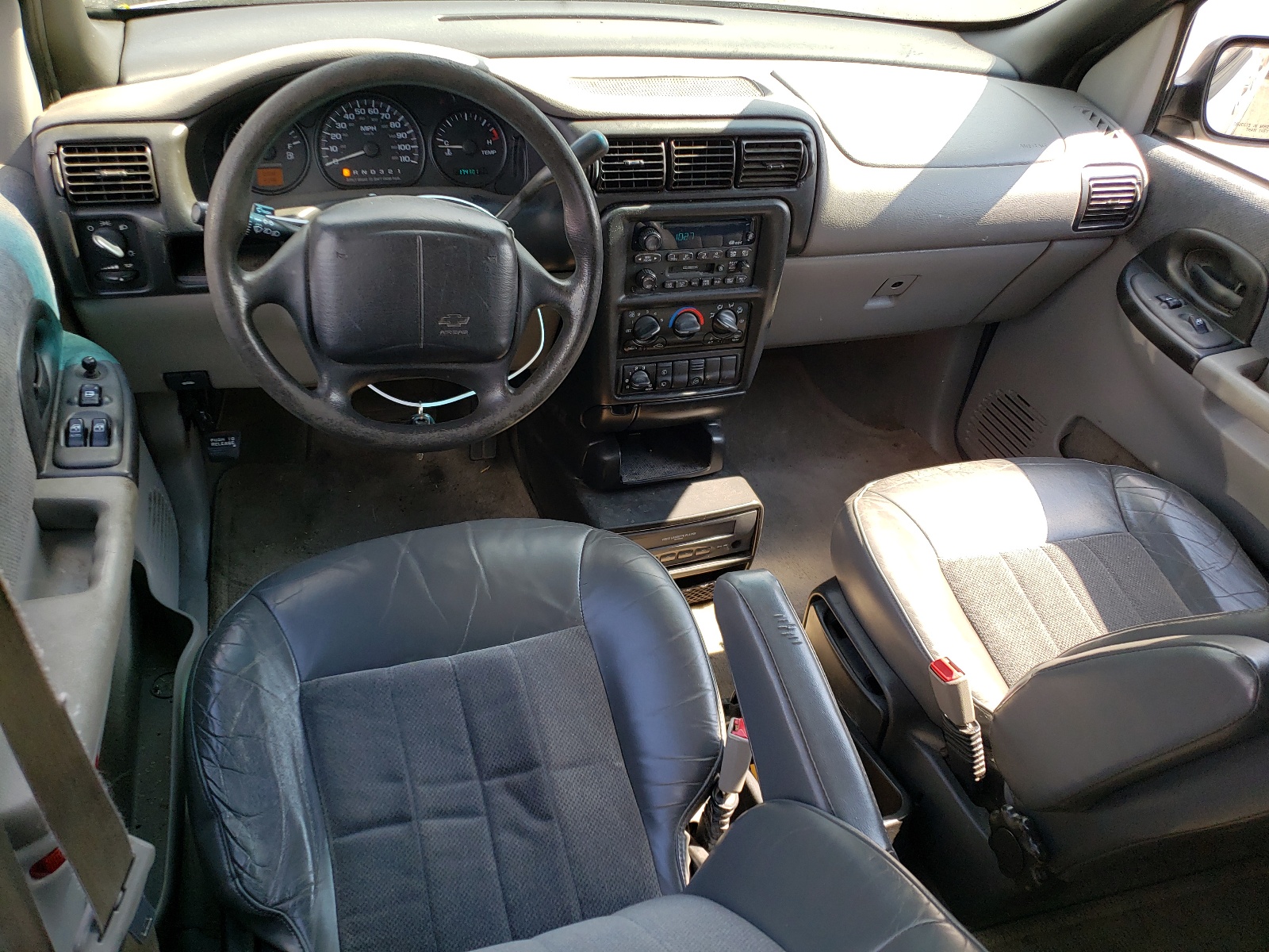 1GNDX13E0YD333546 2000 Chevrolet Venture Luxury