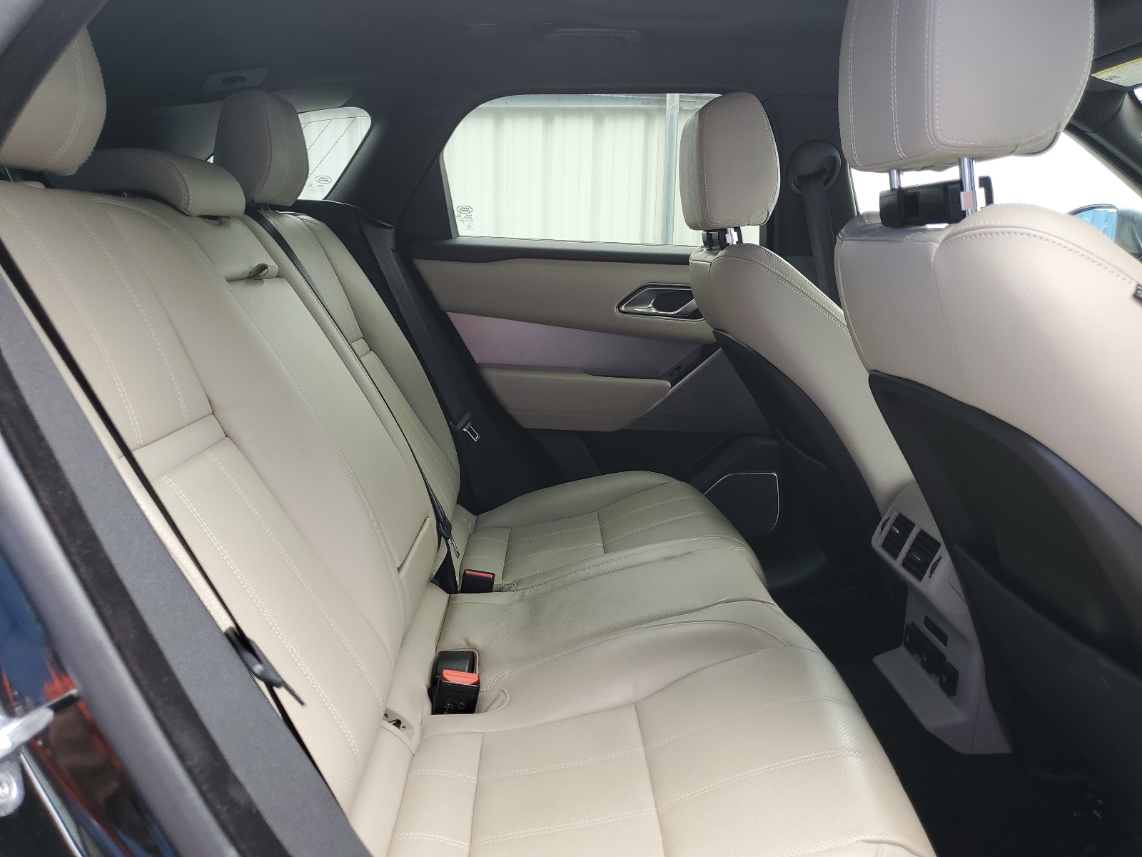 SALYL2RV8JA758225 2018 Land Rover Range Rover Velar R-Dynamic Se