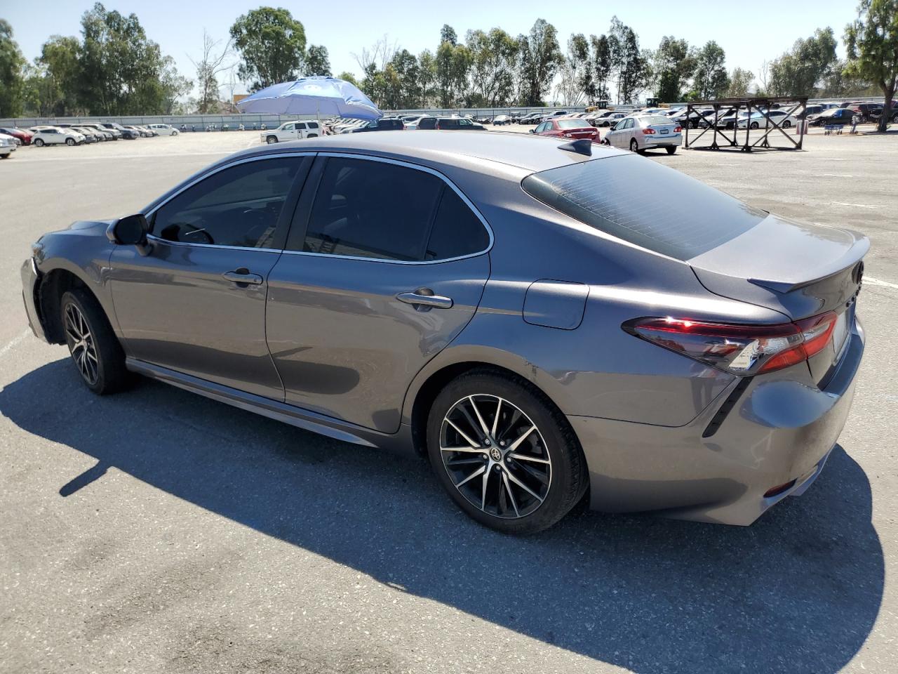 4T1G11AK2MU537156 2021 TOYOTA CAMRY - Image 2