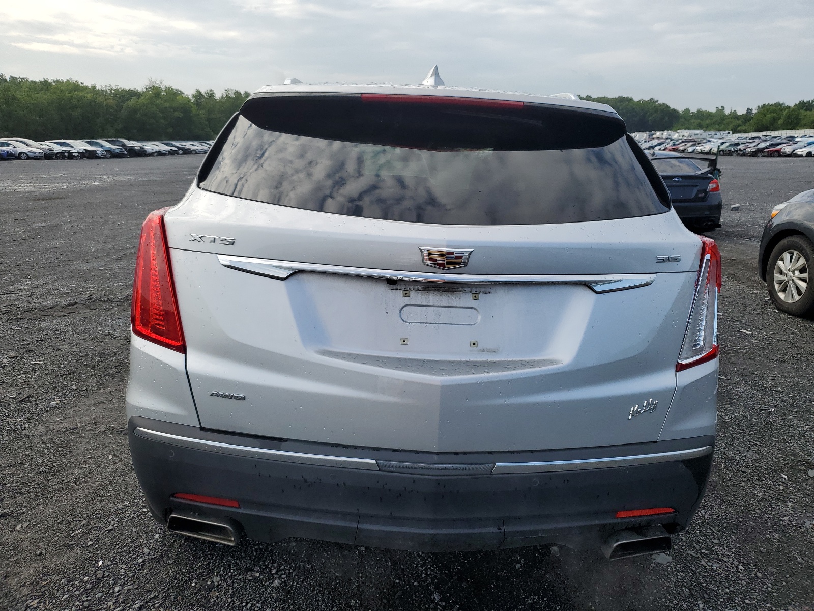 1GYKNDRS2JZ225615 2018 Cadillac Xt5 Luxury