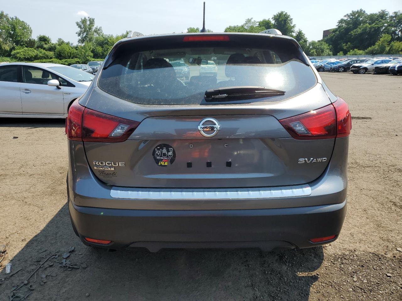 JN1BJ1CR5JW201934 2018 Nissan Rogue Sport S