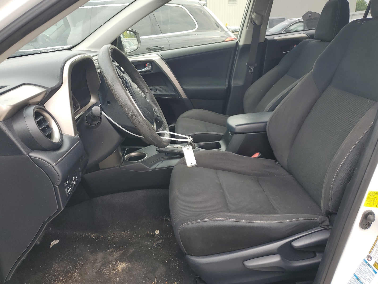 JTMRFREV0FD127976 2015 Toyota Rav4 Xle