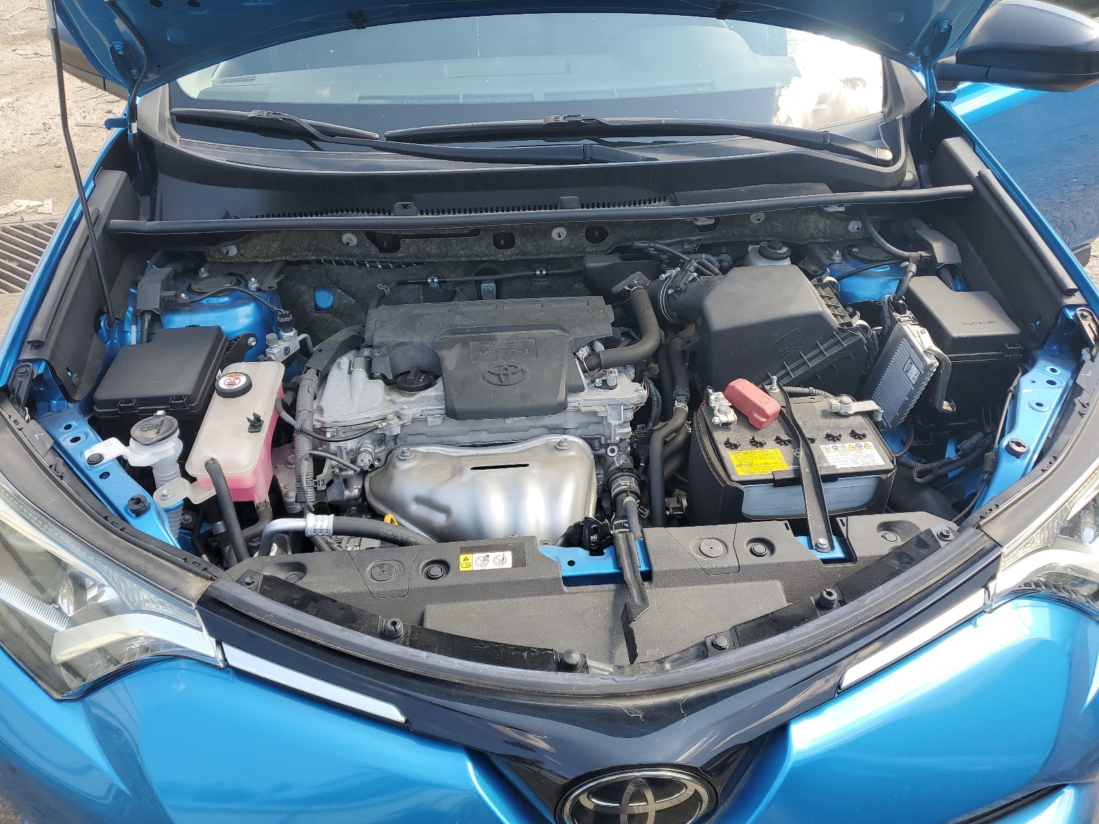 JTMBFREV8JD247034 2018 Toyota Rav4 Le