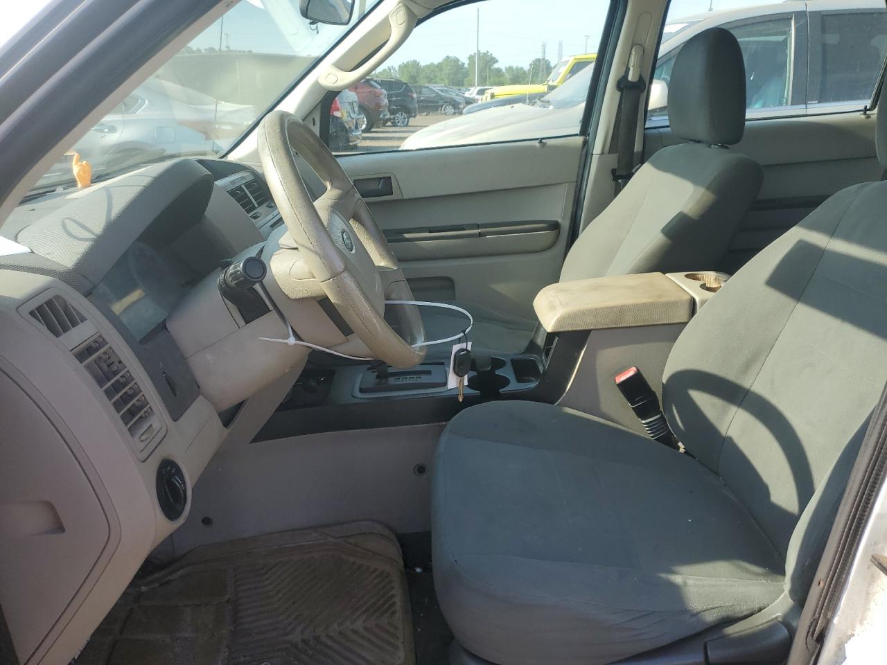 2009 Ford Escape Xls VIN: 1FMCU027X9KA99354 Lot: 61675164