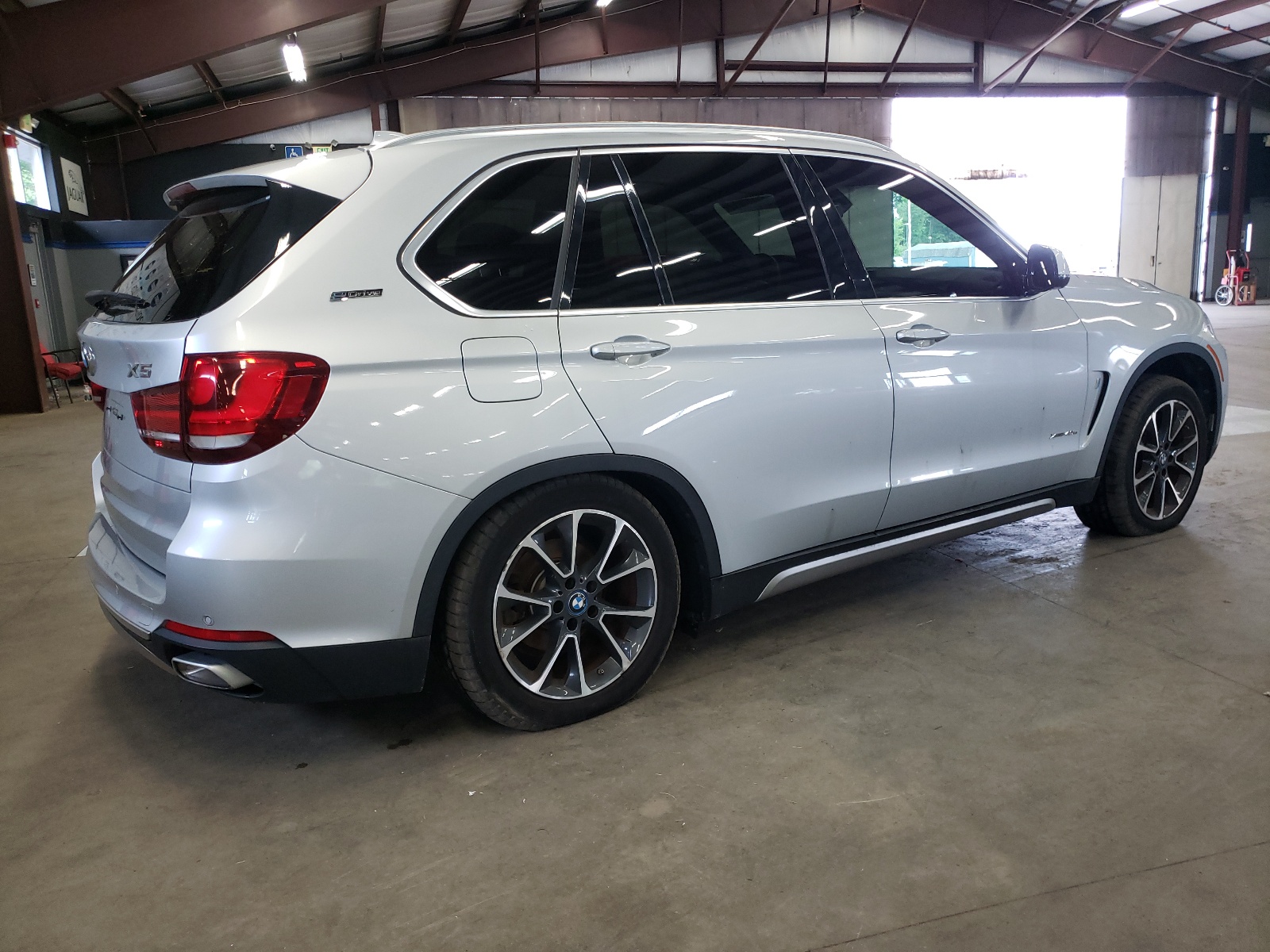 2018 BMW X5 Xdr40E vin: 5UXKT0C55J0V99579