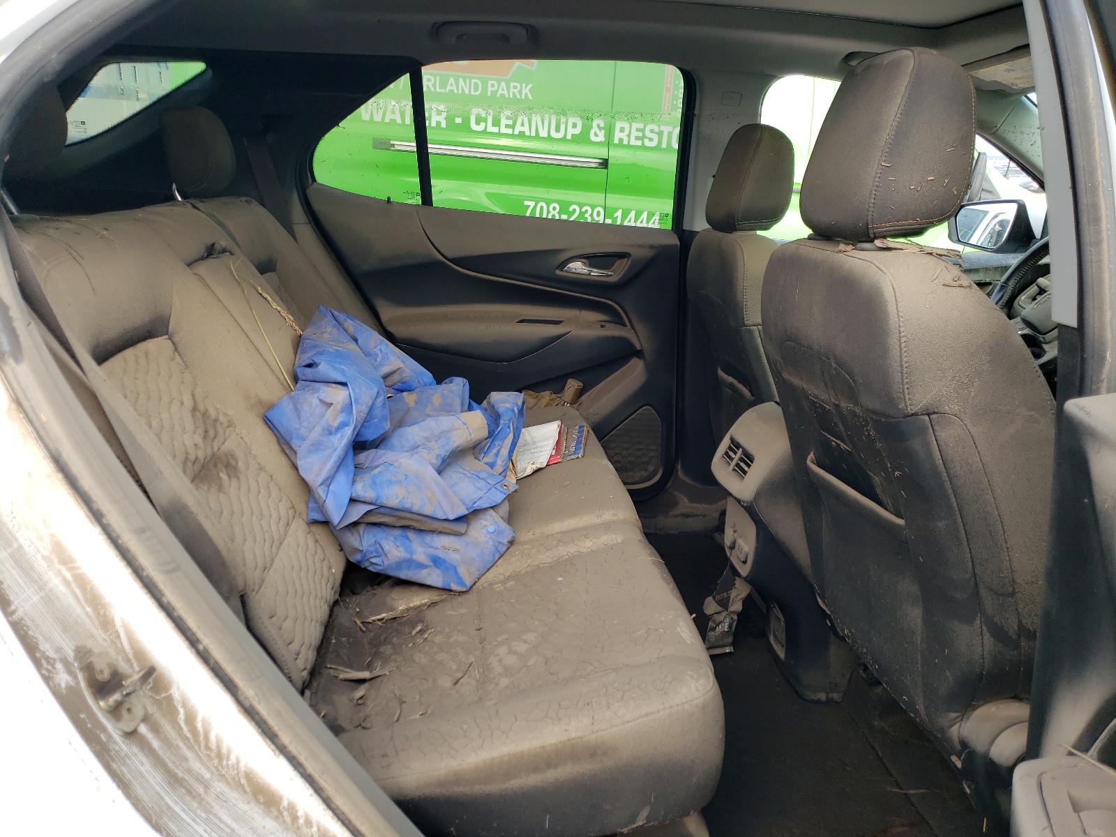 2GNAXTEX9J6233740 2018 Chevrolet Equinox Lt