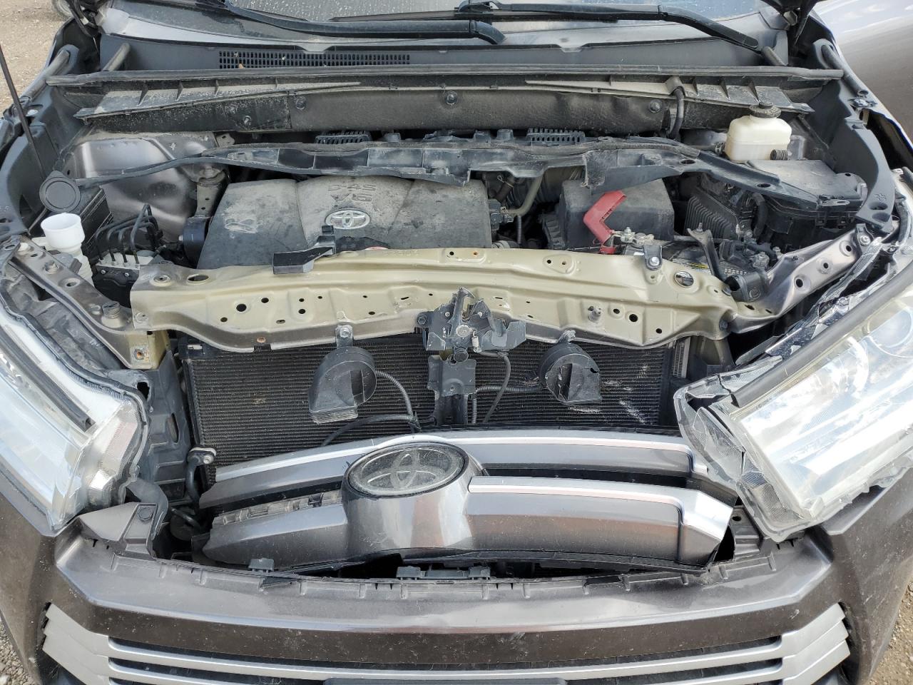 2018 Toyota Highlander Se VIN: 5TDJZRFH5JS807995 Lot: 61749204