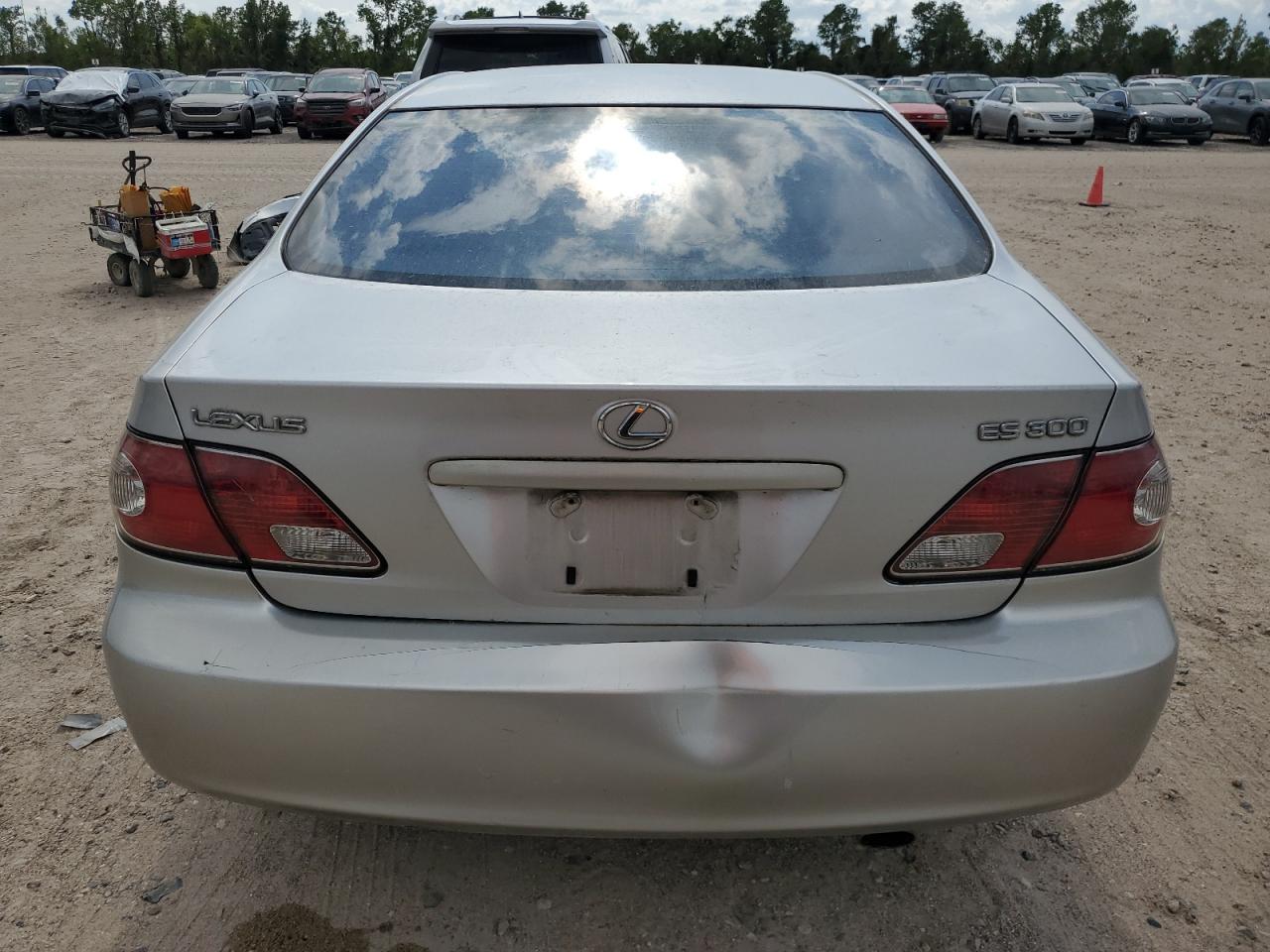 2002 Lexus Es 300 VIN: JTHBF30G820055870 Lot: 62770234