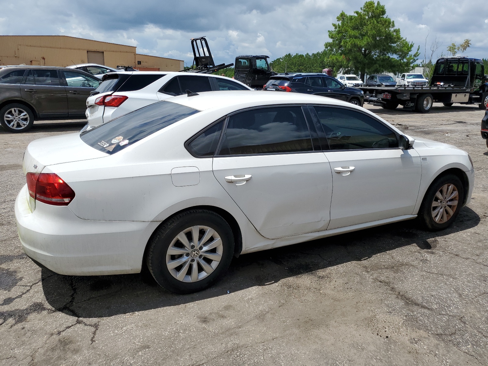 2014 Volkswagen Passat S vin: 1VWAS7A35EC119231