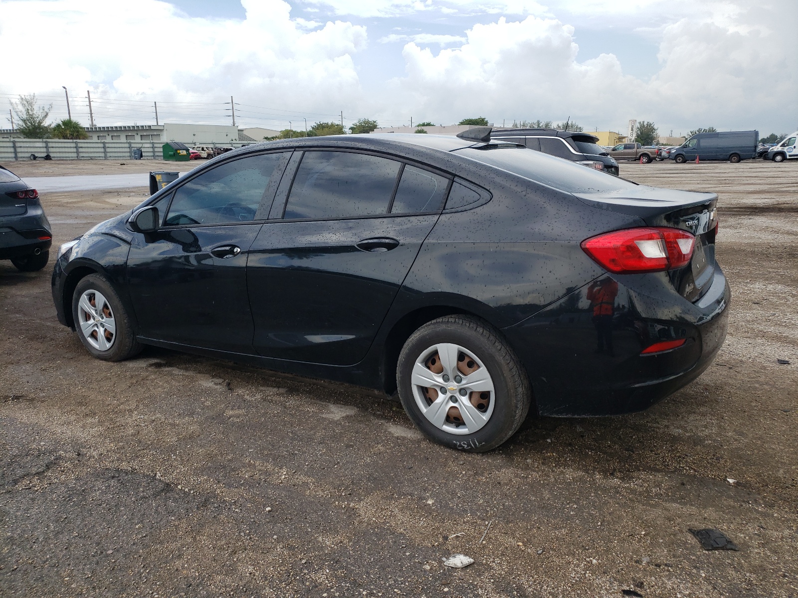 2018 Chevrolet Cruze Ls vin: 1G1BC5SM7J7212053