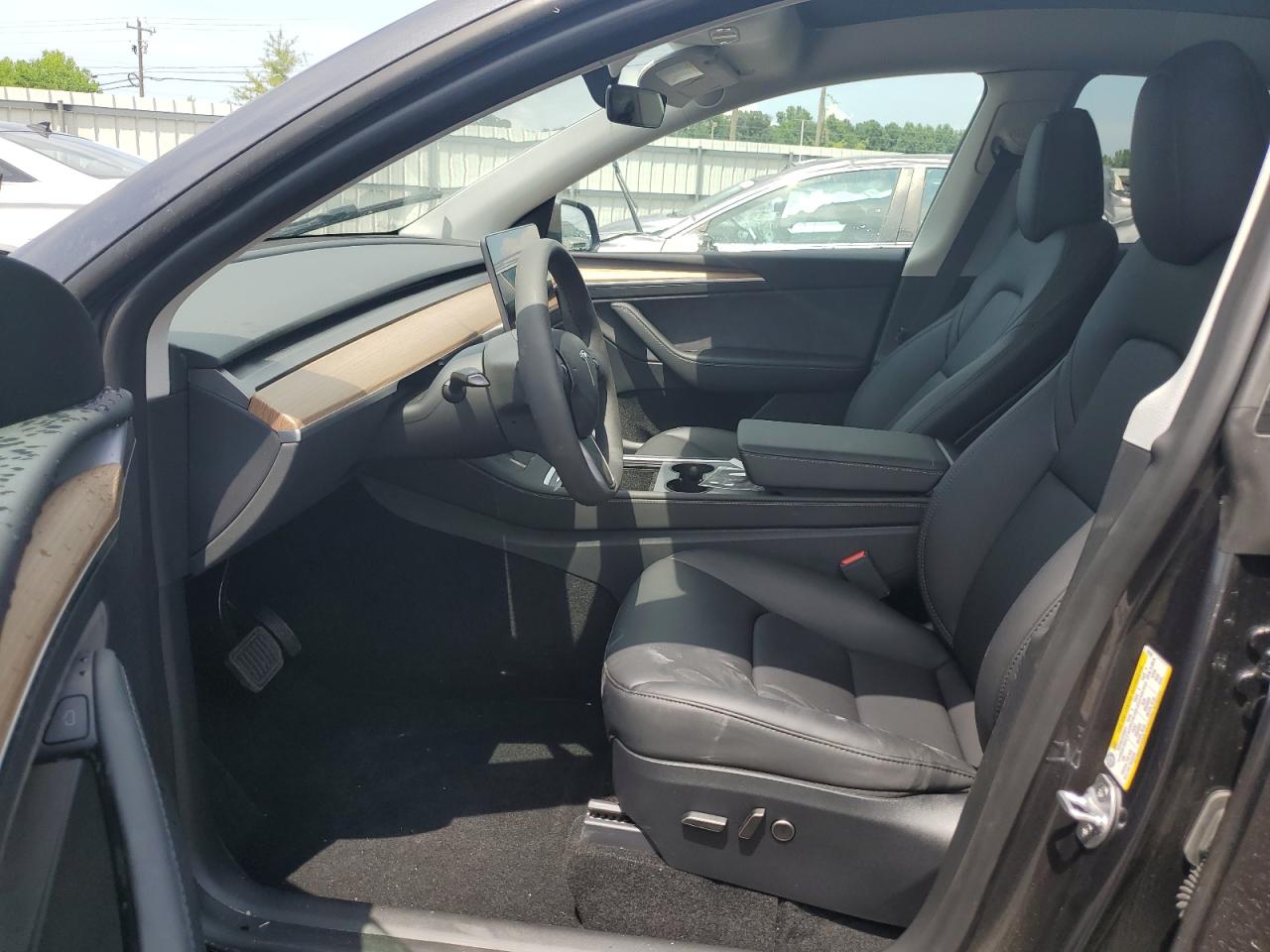 2024 Tesla Model Y VIN: 7SAYGDED1RF016470 Lot: 64996414