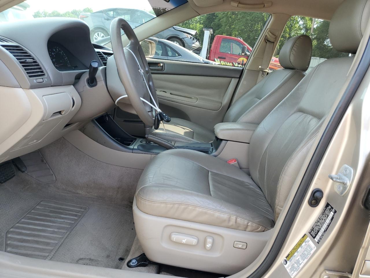 2004 Toyota Camry Le VIN: 4T1BE32K94U310281 Lot: 61008324