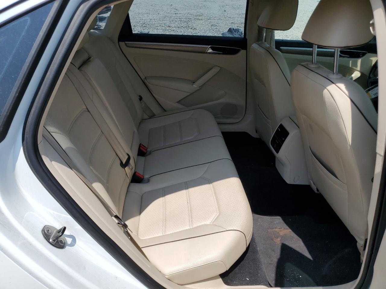 2017 Volkswagen Passat Se VIN: 1VWBT7A37HC067770 Lot: 64744584