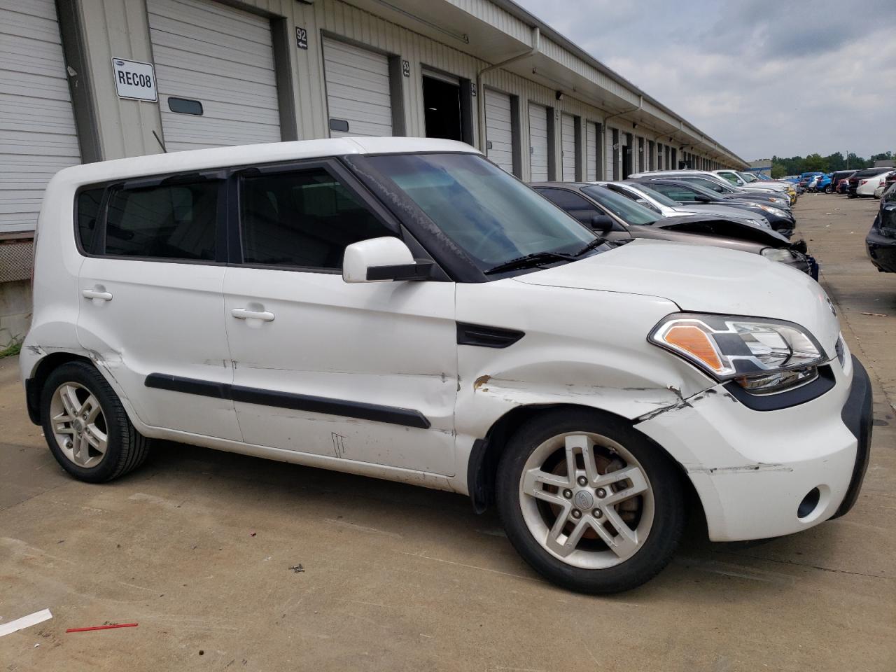 2011 Kia Soul + VIN: KNDJT2A29B7321648 Lot: 64137094