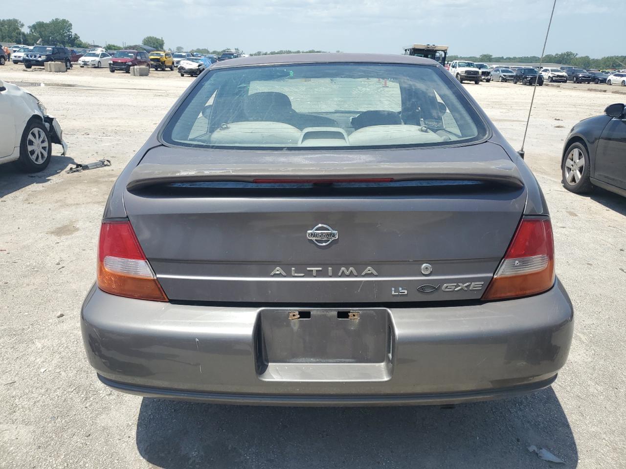1998 Nissan Altima Xe VIN: 1N4DL01D4WC117619 Lot: 61288044