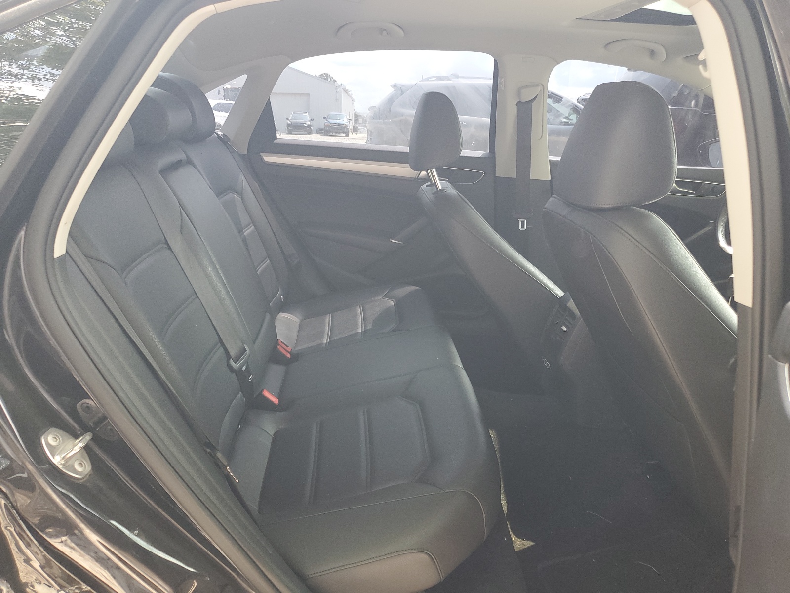 1VWLA7A35KC000926 2019 Volkswagen Passat Wolfsburg