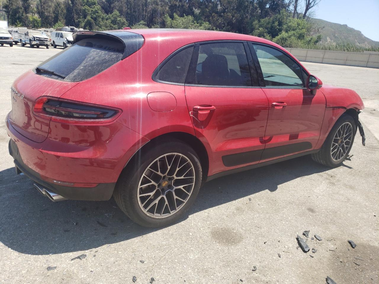 VIN WP1AA2A50JLB13498 2018 PORSCHE MACAN no.3