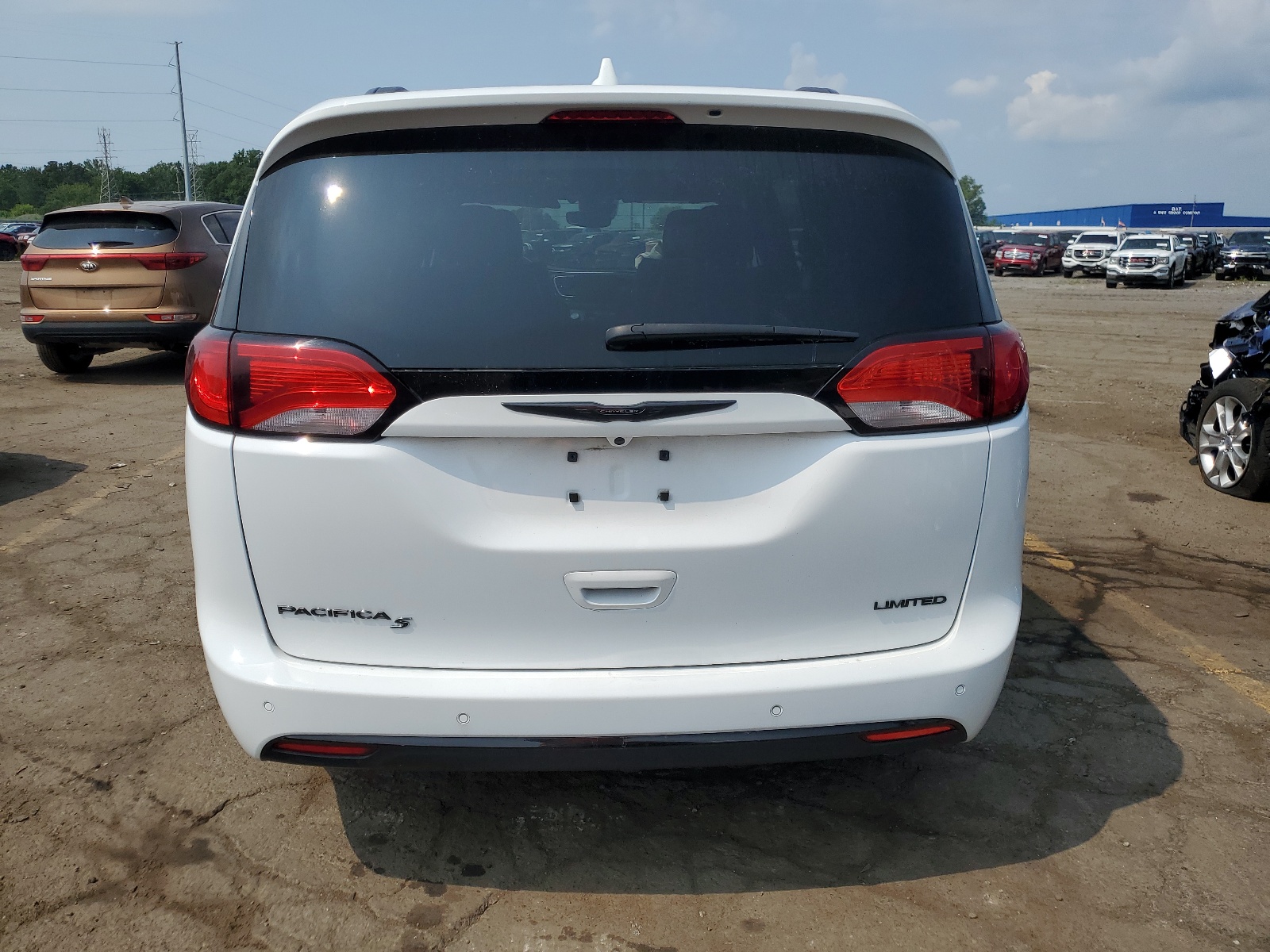 2C4RC1GG0KR617608 2019 Chrysler Pacifica Limited