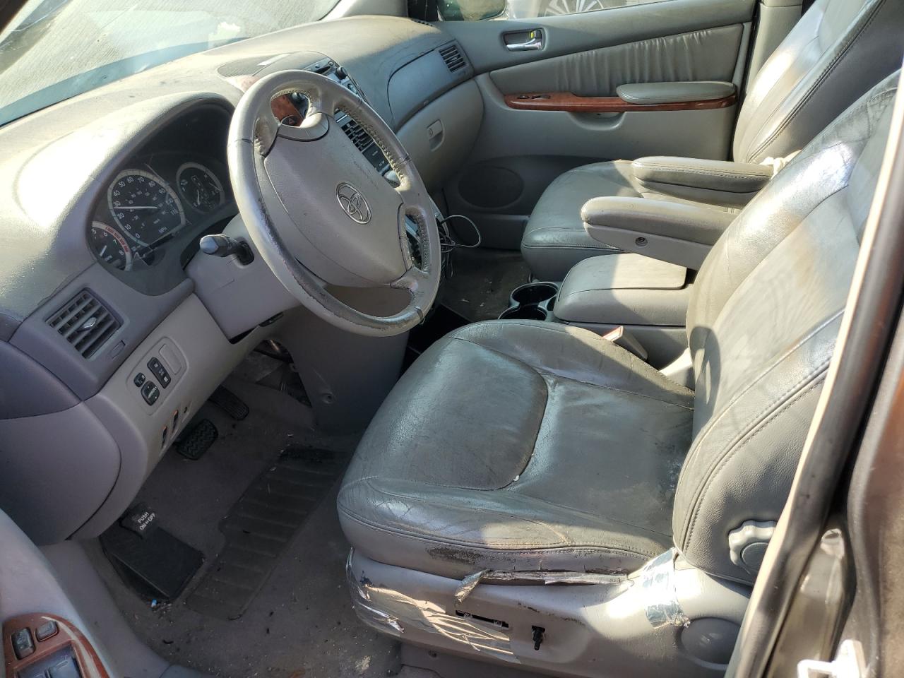 2004 Toyota Sienna - Image 7