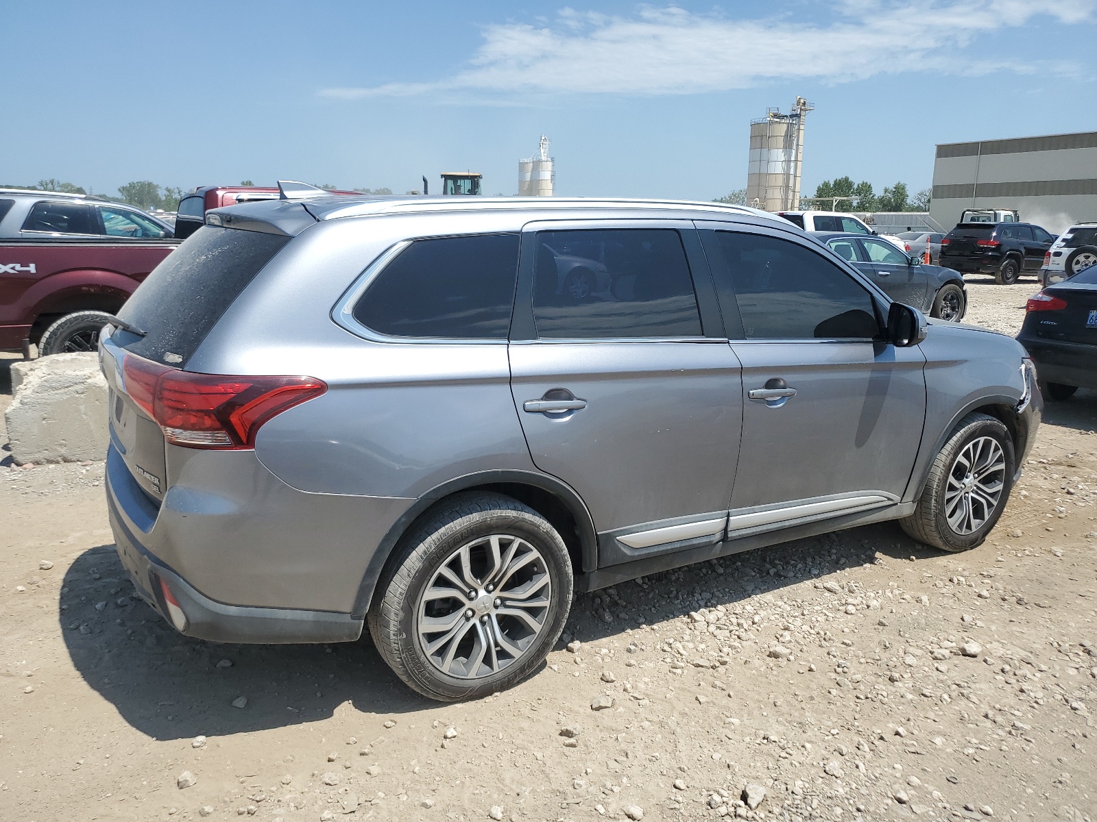 2018 Mitsubishi Outlander Se vin: JA4AZ3A3XJJ004437