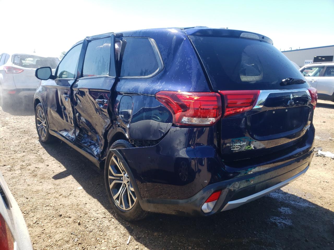 JA4AZ3A39HZ013013 2017 MITSUBISHI OUTLANDER - Image 2