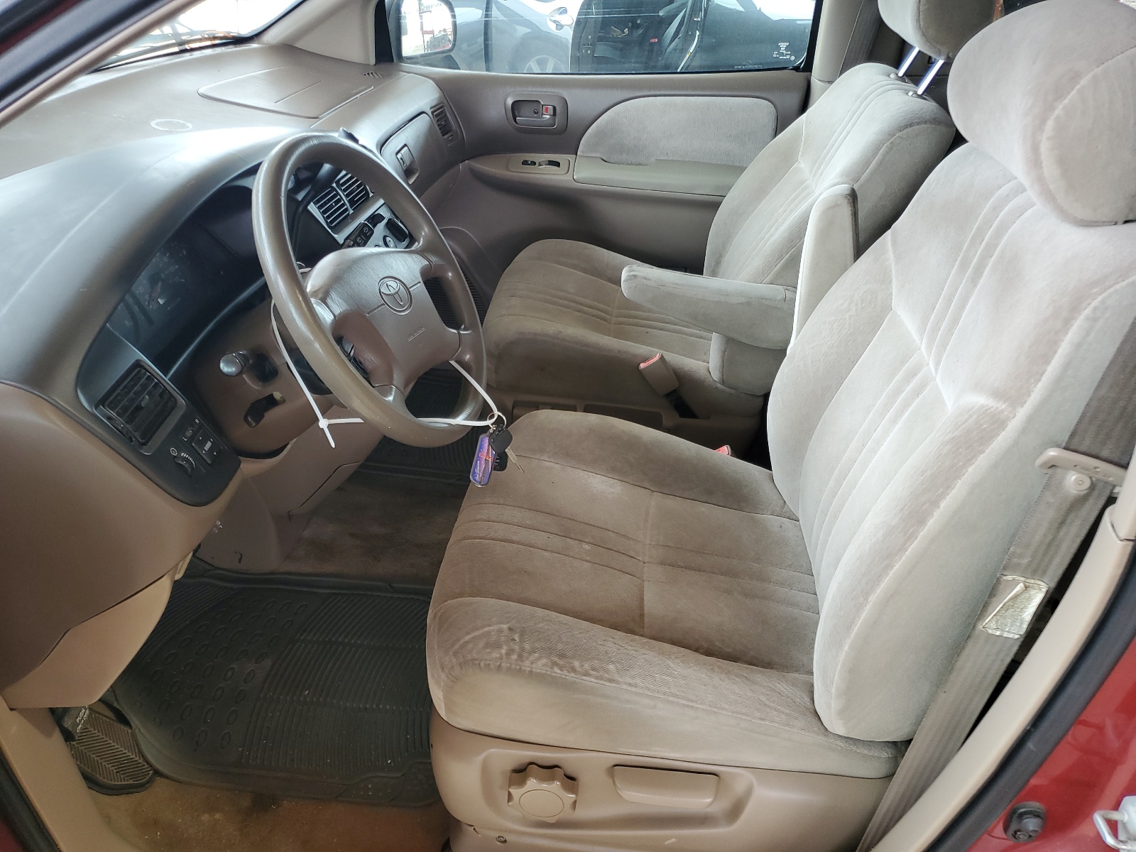 4T3ZF13C2YU179425 2000 Toyota Sienna Le