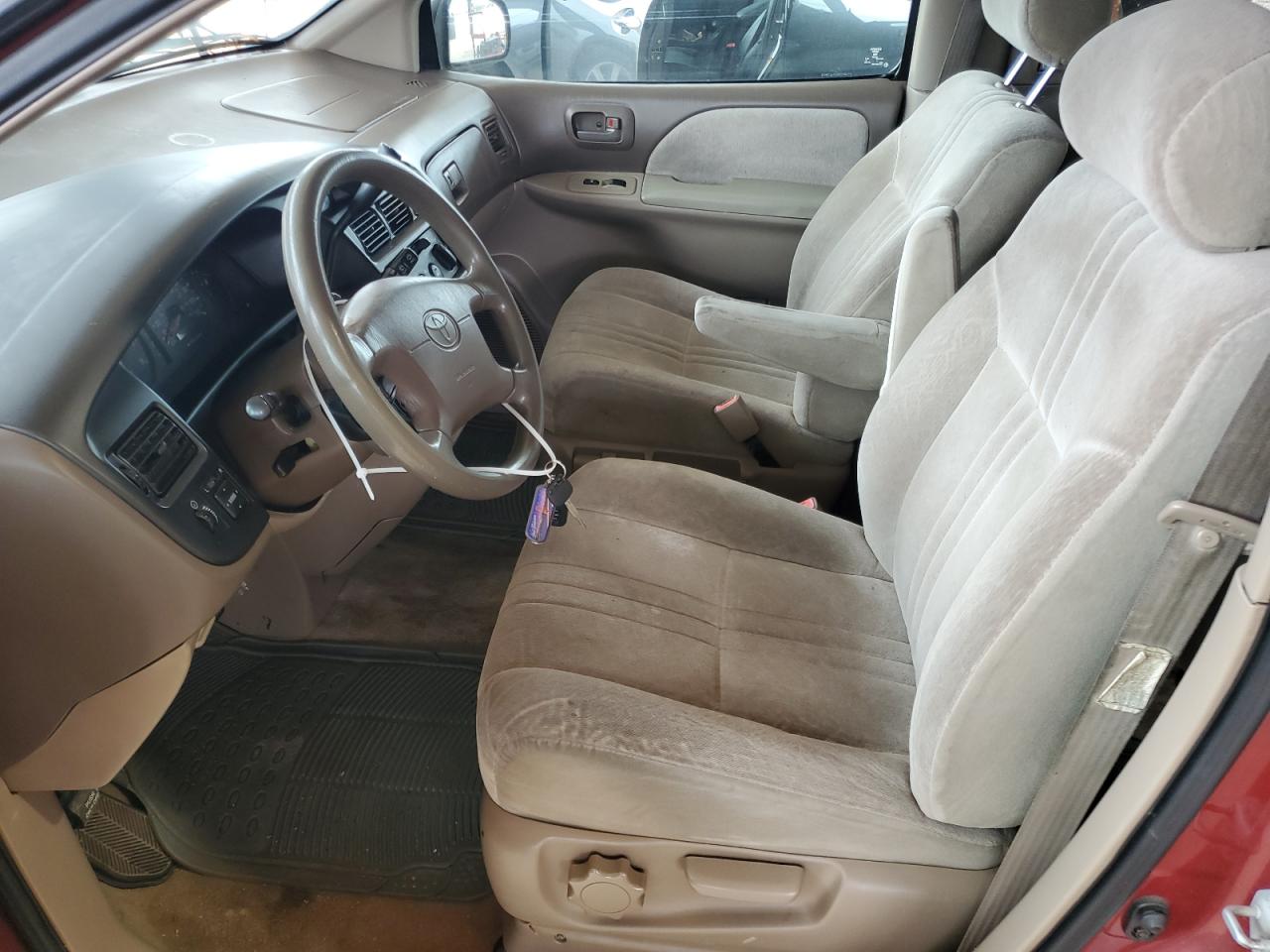 2000 Toyota Sienna Le VIN: 4T3ZF13C2YU179425 Lot: 63922504