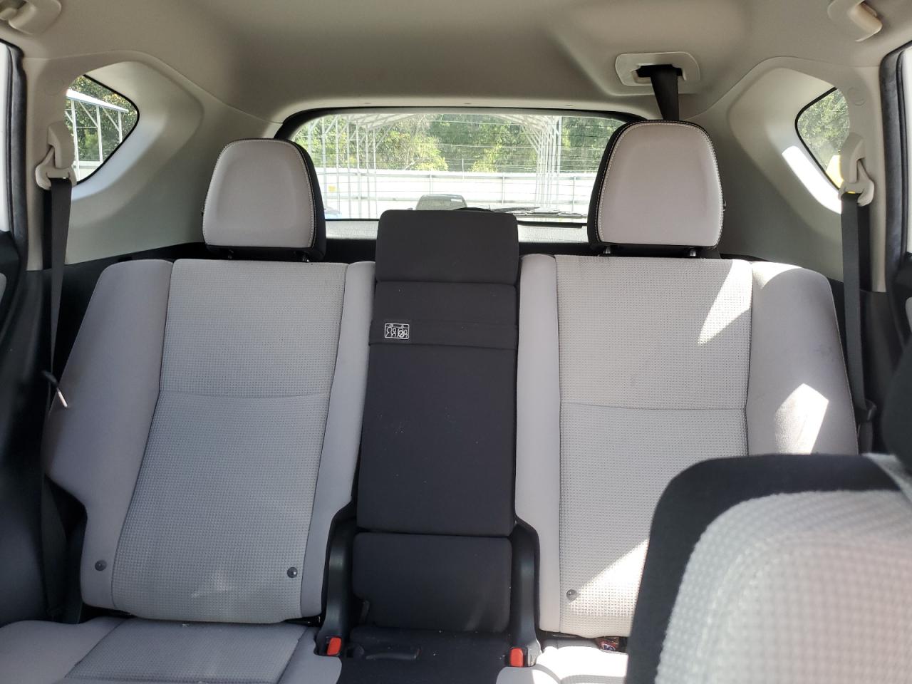 2017 Toyota Rav4 Hv Le VIN: JTMRJREV0HD124447 Lot: 64207554