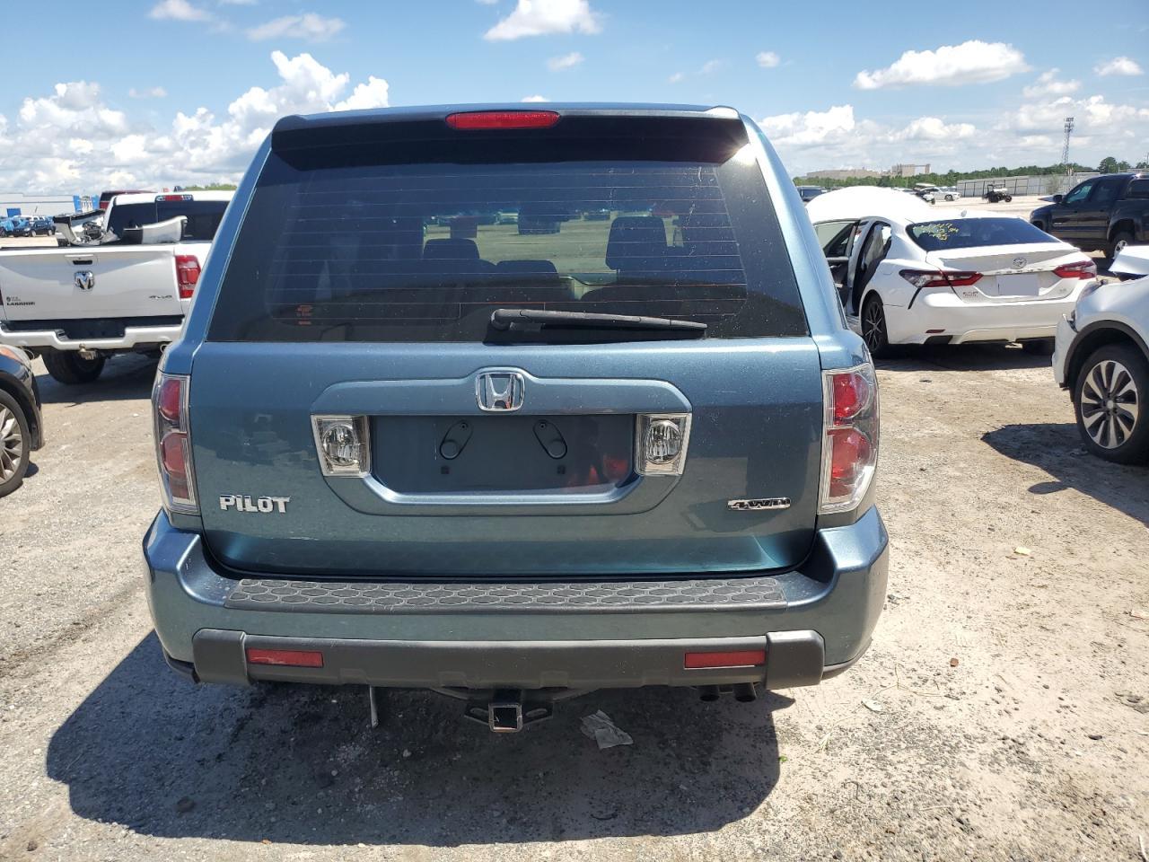 2007 Honda Pilot Lx VIN: 5FNYF18197B016424 Lot: 63844624