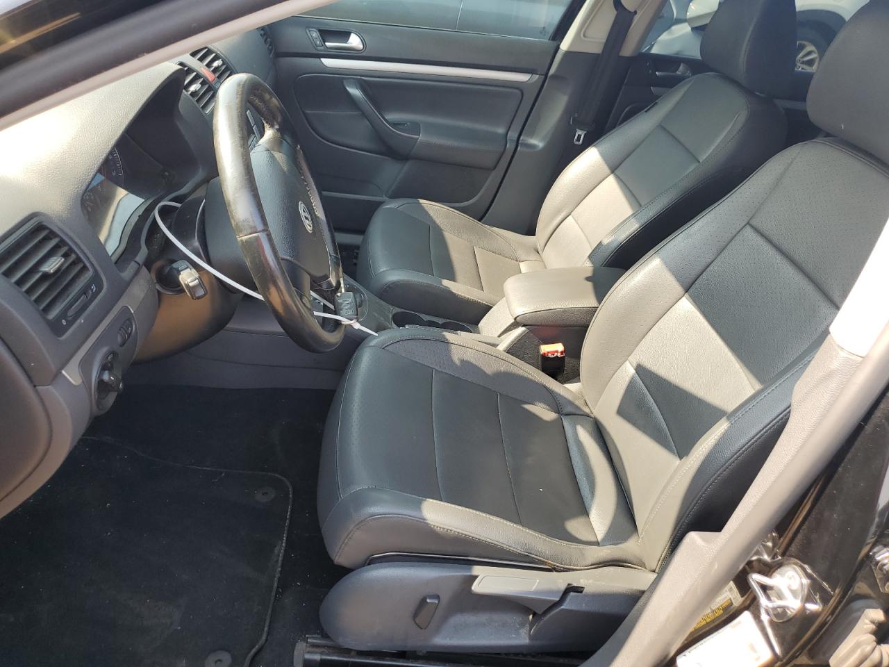 2009 Volkswagen Jetta - Image 7