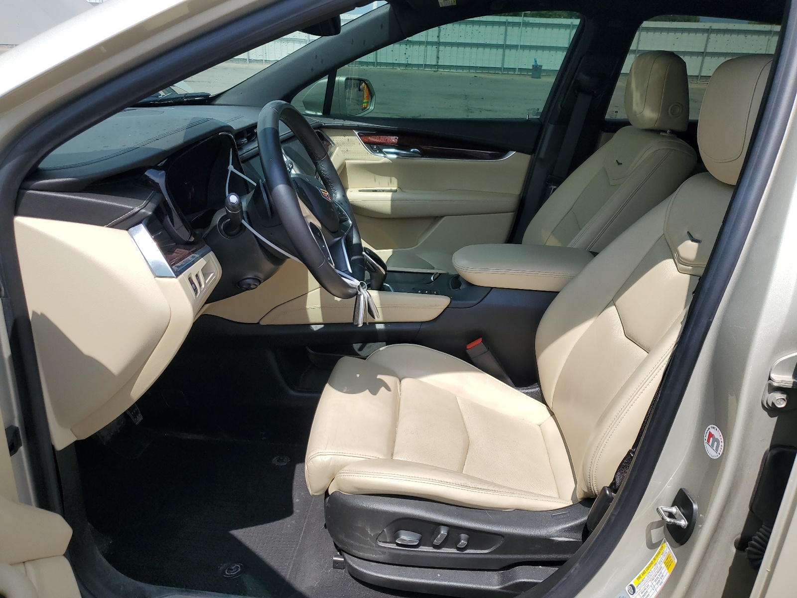 1GYKNDRS9HZ208255 2017 Cadillac Xt5 Luxury