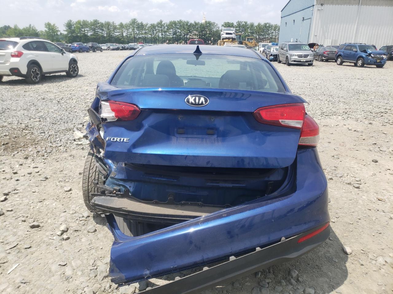 3KPFK4A77JE240663 2018 Kia Forte Lx