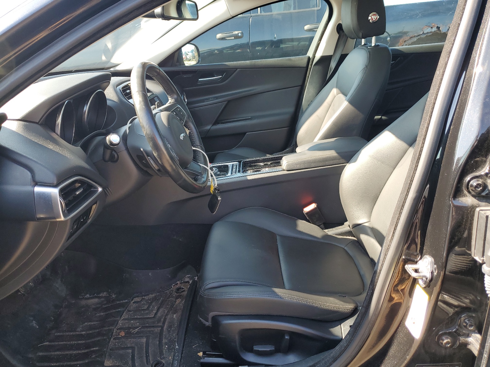 SAJAJ4FX4JCP37829 2018 Jaguar Xe Premium