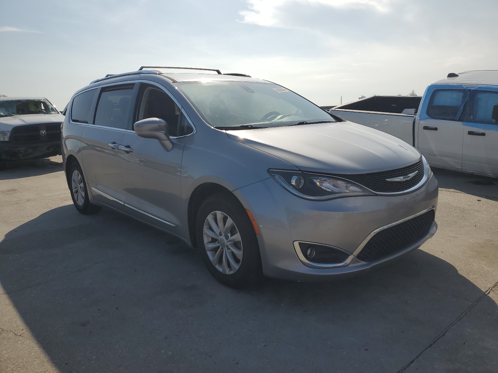 2018 Chrysler Pacifica Touring L vin: 2C4RC1BG6JR119614