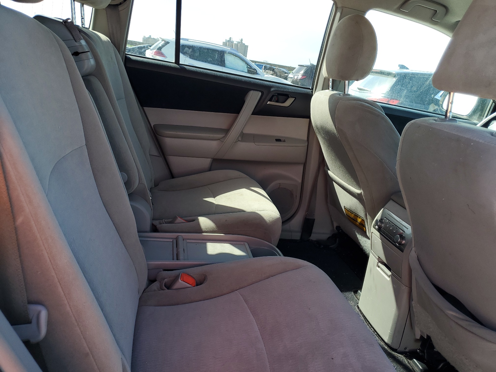 5TDZK3EH4BS038574 2011 Toyota Highlander Base