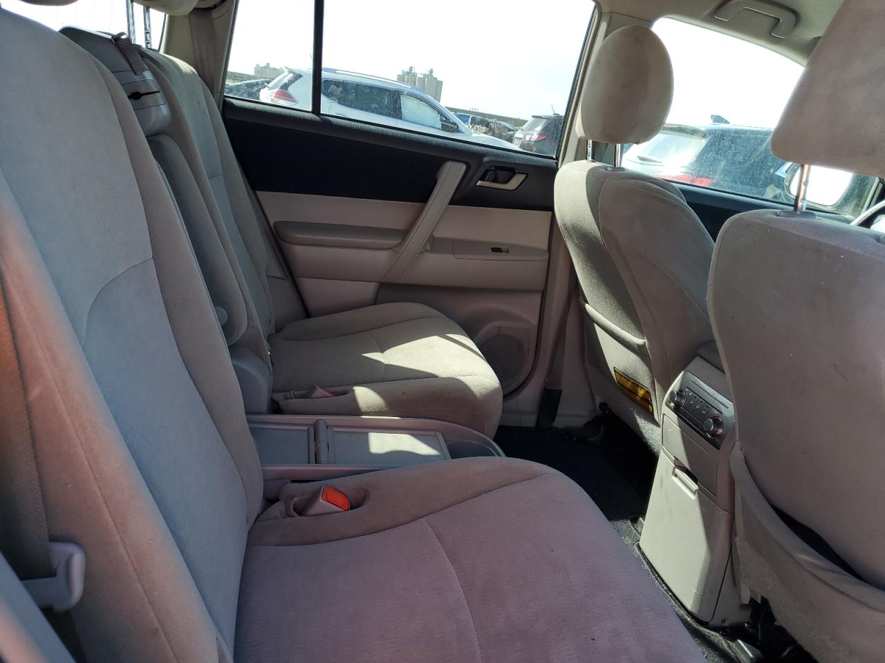 2011 Toyota Highlander Base VIN: 5TDZK3EH4BS038574 Lot: 64813644