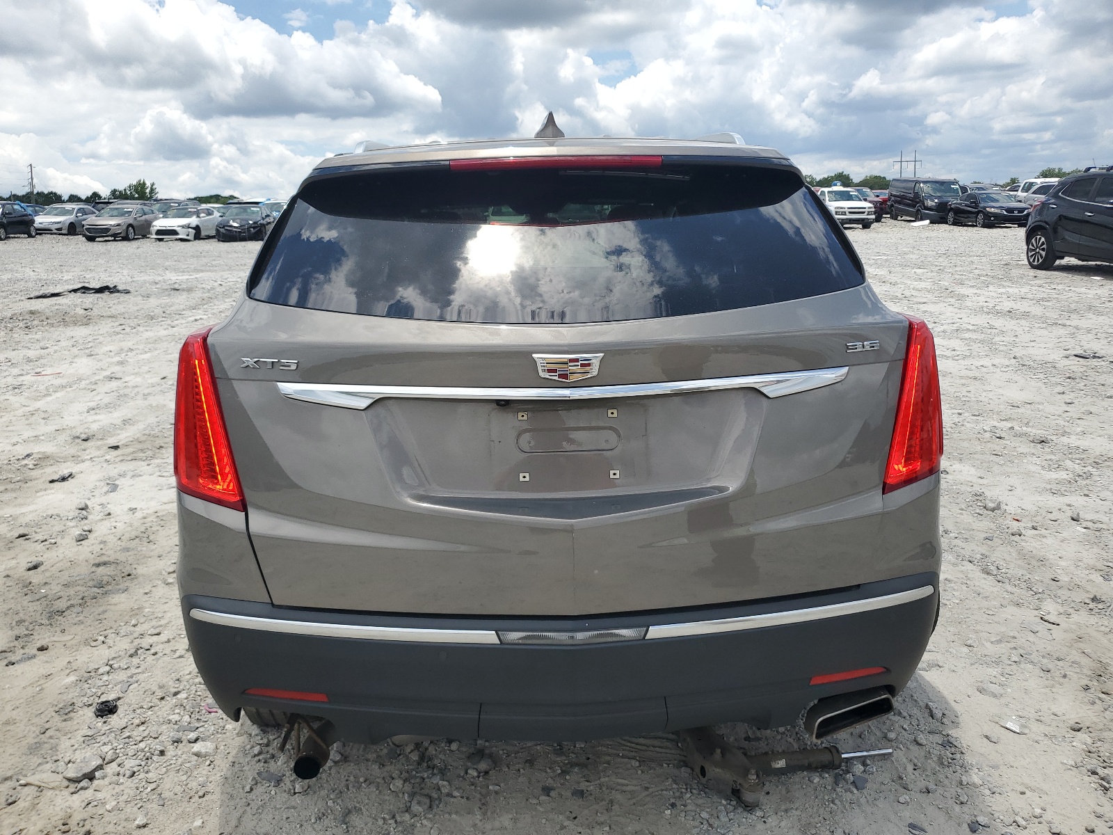 1GYKNBRS7HZ251013 2017 Cadillac Xt5 Luxury