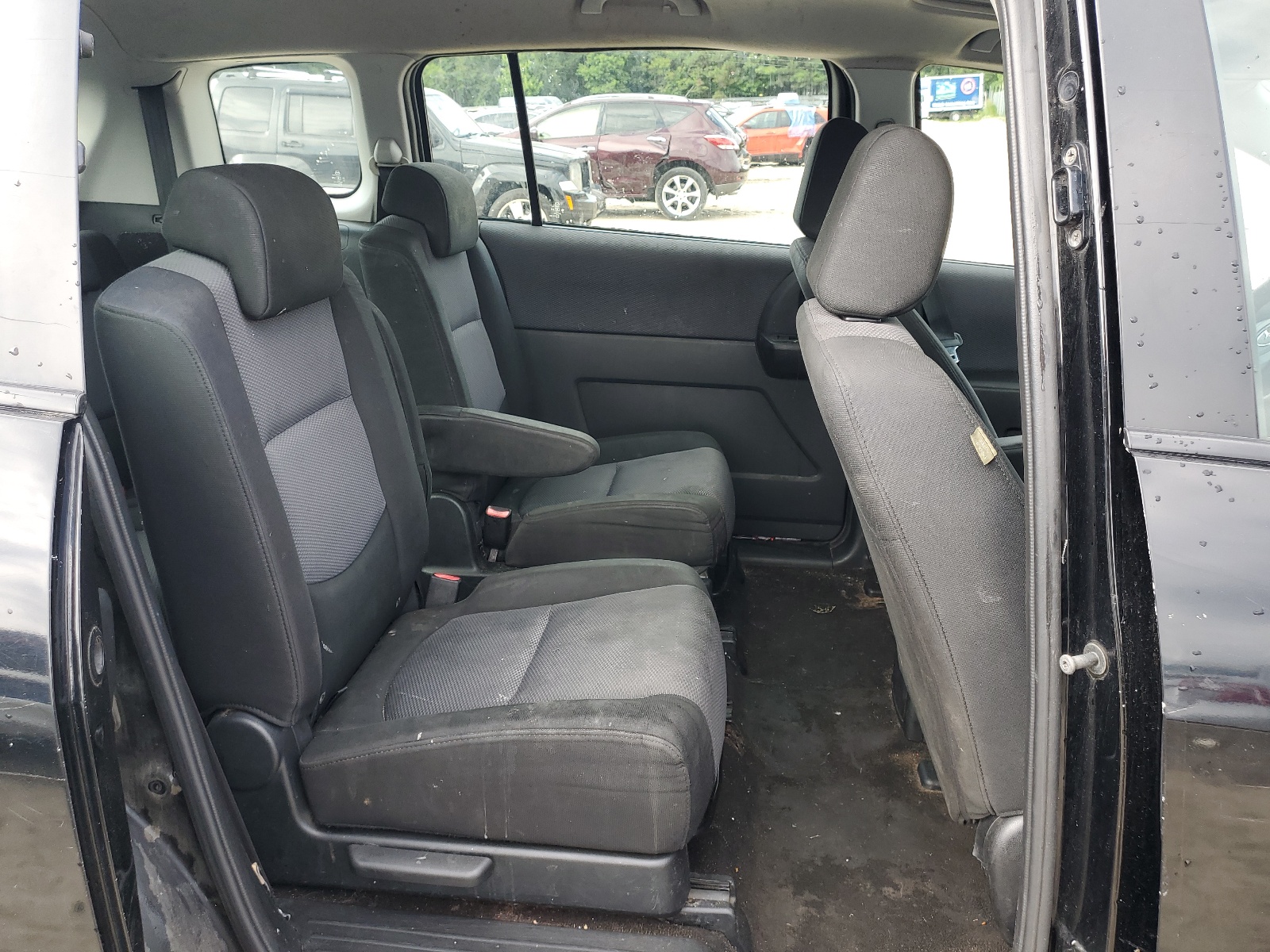 JM1CR293570137683 2007 Mazda 5