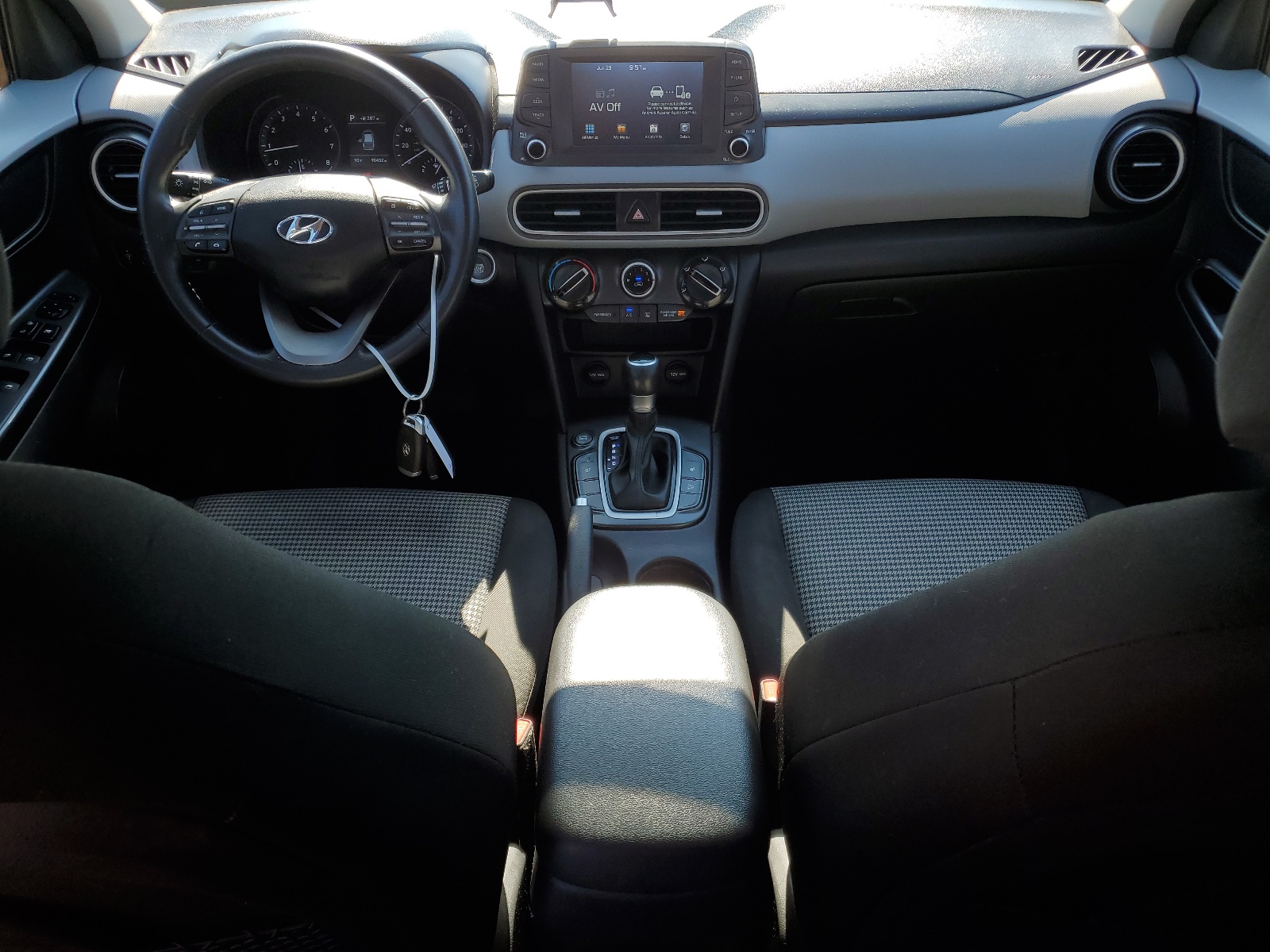 KM8K22AA2JU145942 2018 Hyundai Kona Sel