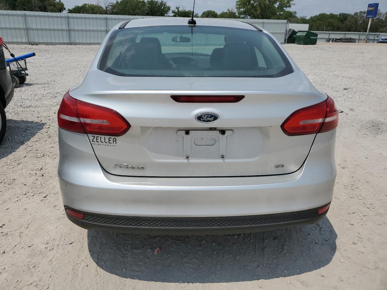 1FADP3F2XJL223465 2018 Ford Focus Se