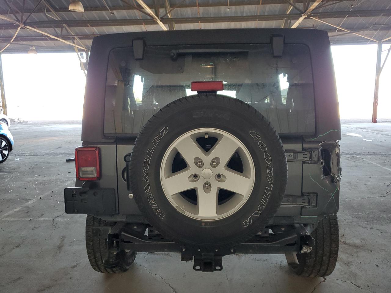 1C4BJWDG6HL552371 2017 Jeep Wrangler Unlimited Sport