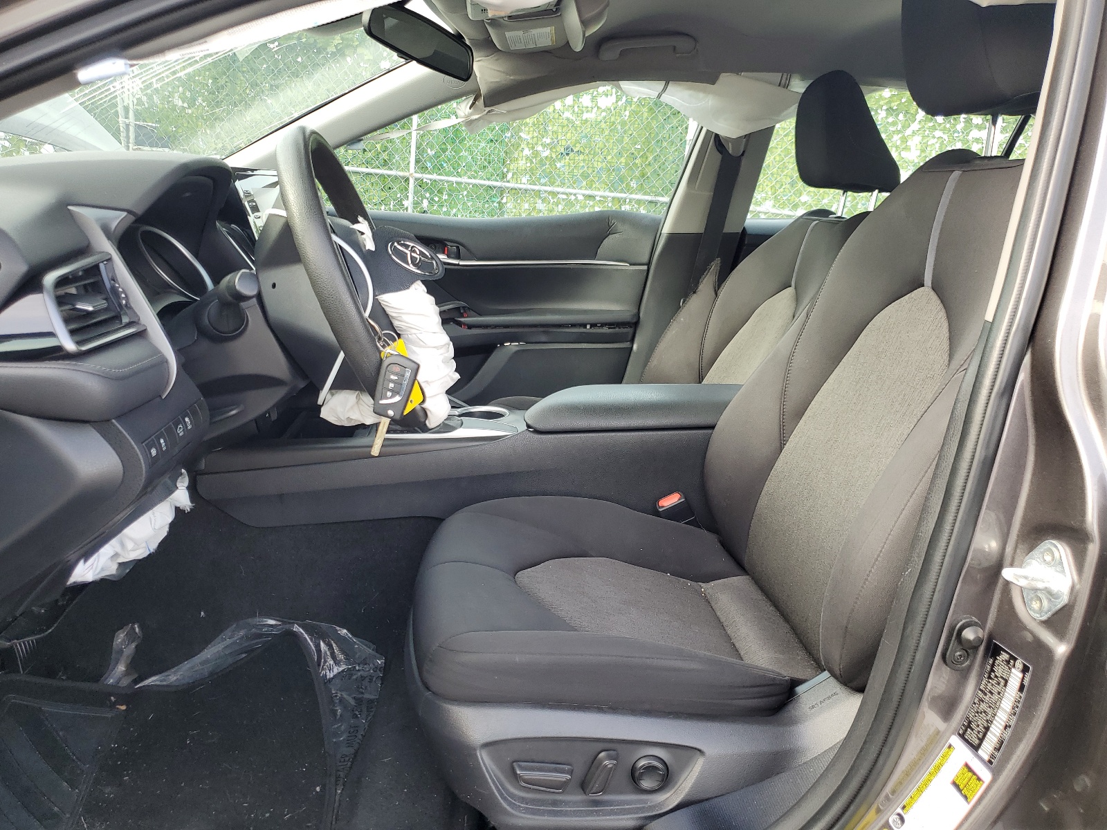 2021 Toyota Camry Le vin: 4T1C11AKXMU428684